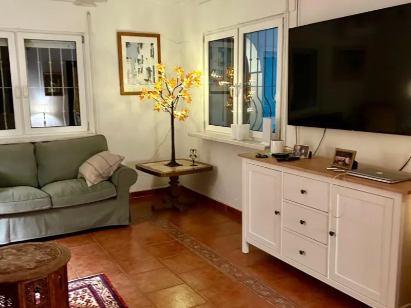 In a setting of peace and nature, just five minutes from all essential services, lies this charming detached house built in 2008. Spread across a single floor with 157 m², the home combines comfort and warmth in every corner.