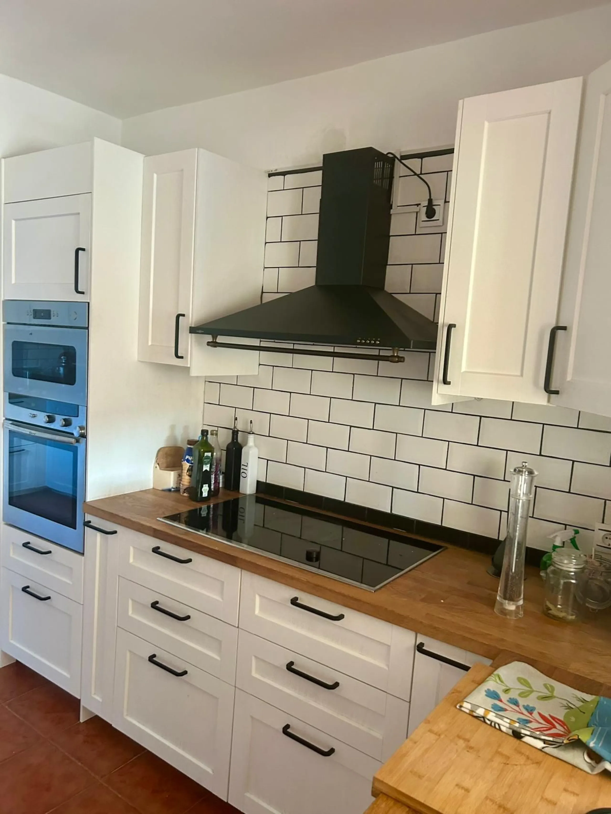 In a setting of peace and nature, just five minutes from all essential services, lies this charming detached house built in 2008. Spread across a single floor with 157 m², the home combines comfort and warmth in every corner.