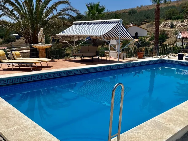 In a setting of peace and nature, just five minutes from all essential services, lies this charming detached house built in 2008. Spread across a single floor with 157 m², the home combines comfort and warmth in every corner.