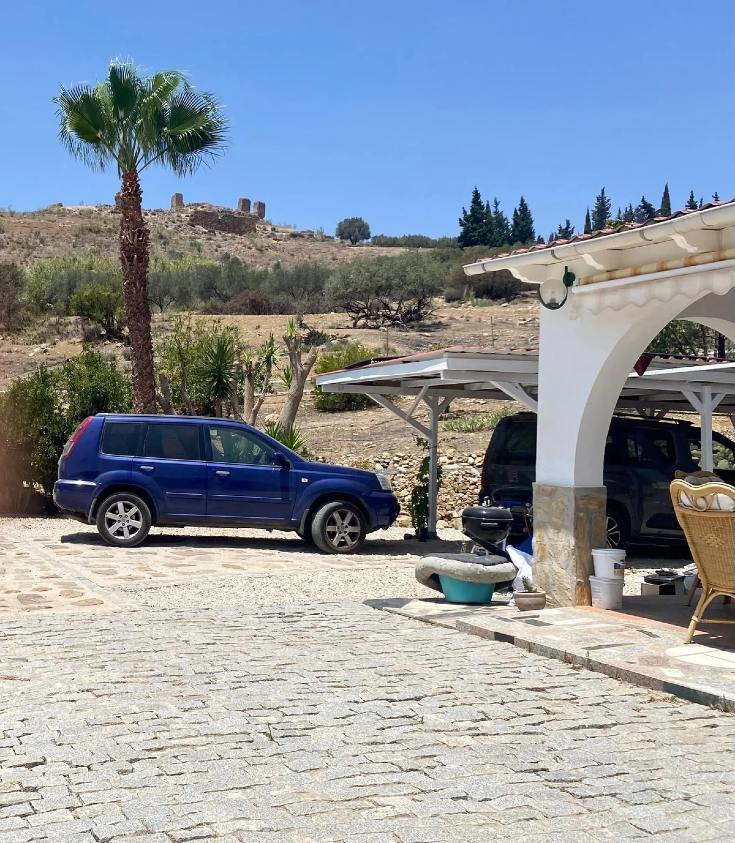 In a setting of peace and nature, just five minutes from all essential services, lies this charming detached house built in 2008. Spread across a single floor with 157 m², the home combines comfort and warmth in every corner.