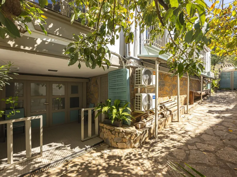 House - Detached Villa в продаже в Marbella, Málaga. В доме 12 спален и 12 ванных комнат. Площадь дома 500 м². Площадь участка 728 м²