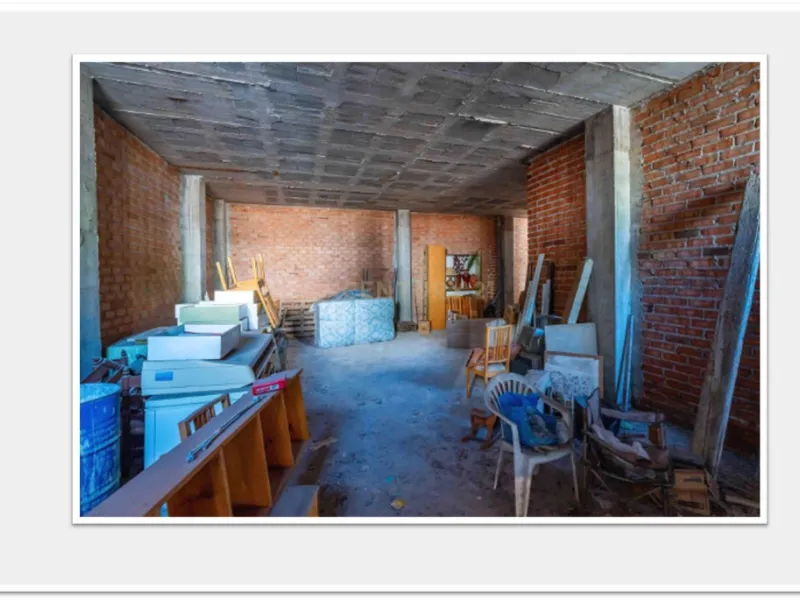 Discover this impressive building under construction in the heart of Andalusia, Malaga, with a floor area of 835 m². This property stands out for its excellent exposure to light and its privileged location, ideal for investors looking for a project withou