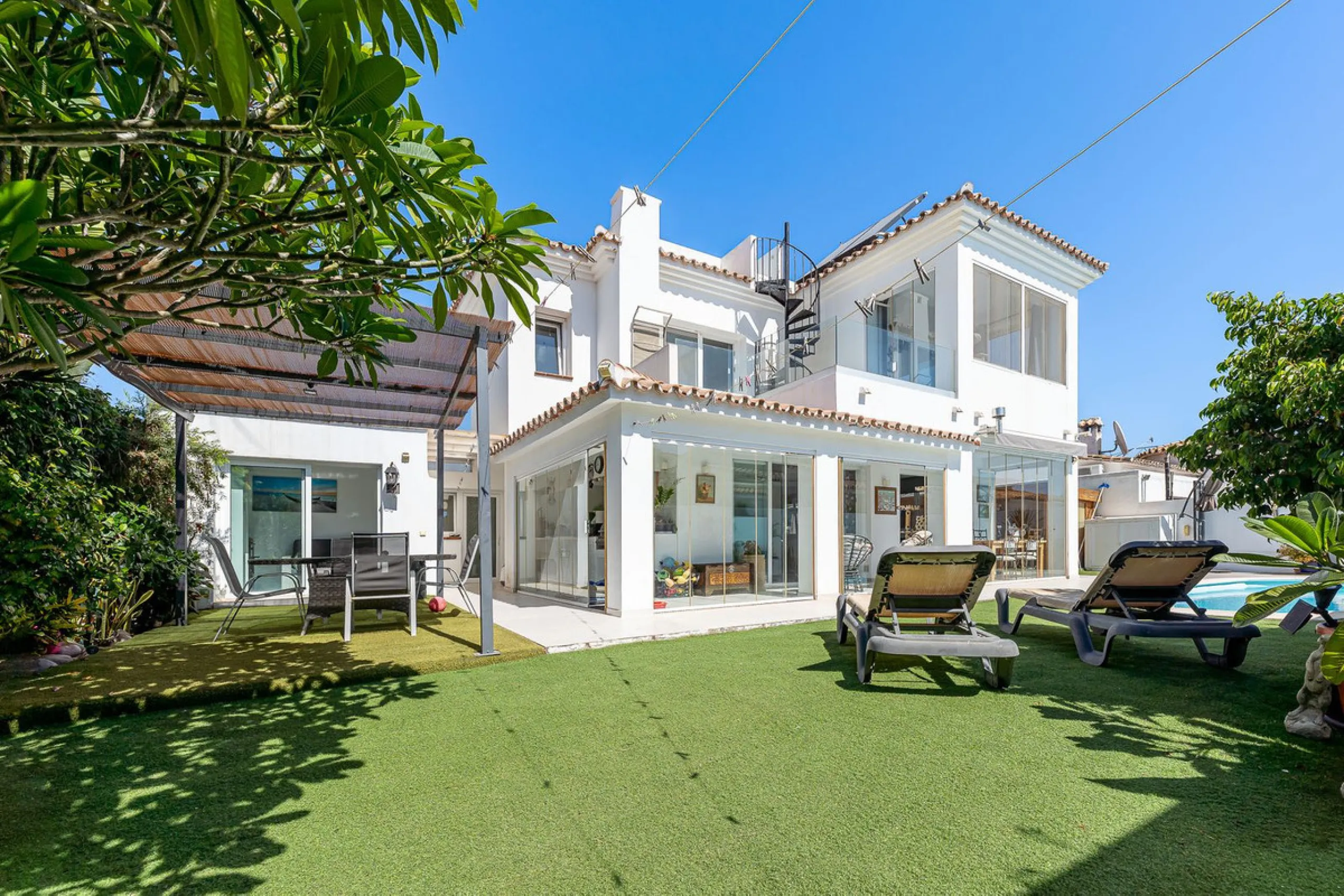 Stunning 3-Bedroom Villa with Sea Views in Costalita, Marbella