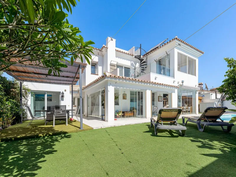 Stunning 3-Bedroom Villa with Sea Views in Costalita, Marbella
