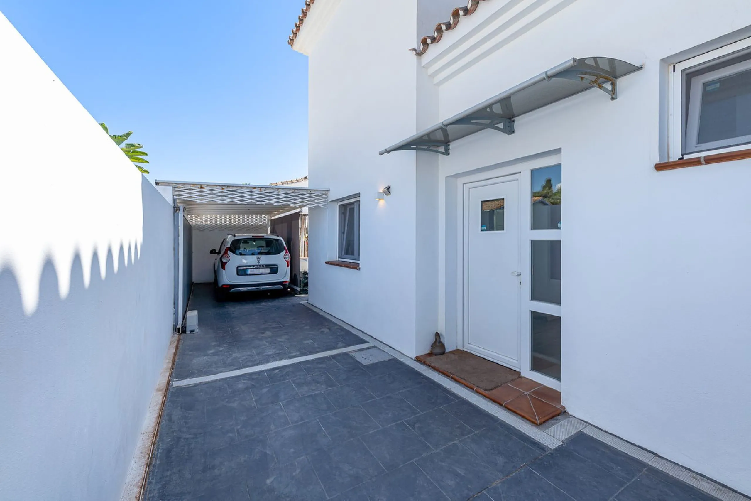 Stunning 3-Bedroom Villa with Sea Views in Costalita, Marbella