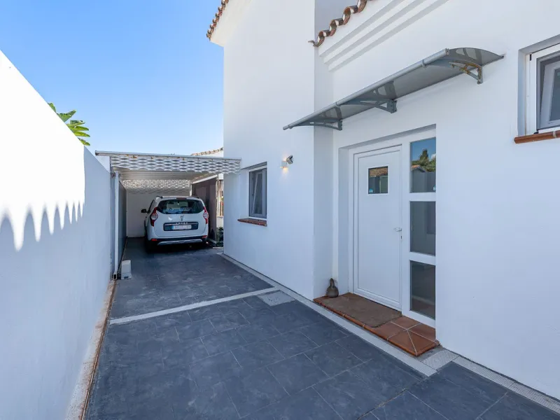 Stunning 3-Bedroom Villa with Sea Views in Costalita, Marbella