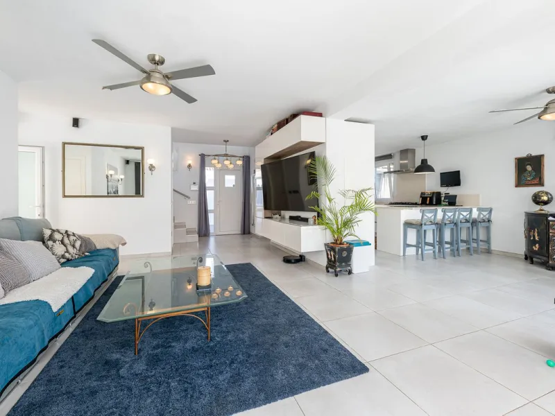Stunning 3-Bedroom Villa with Sea Views in Costalita, Marbella