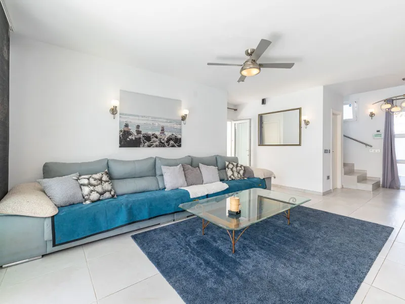 Stunning 3-Bedroom Villa with Sea Views in Costalita, Marbella