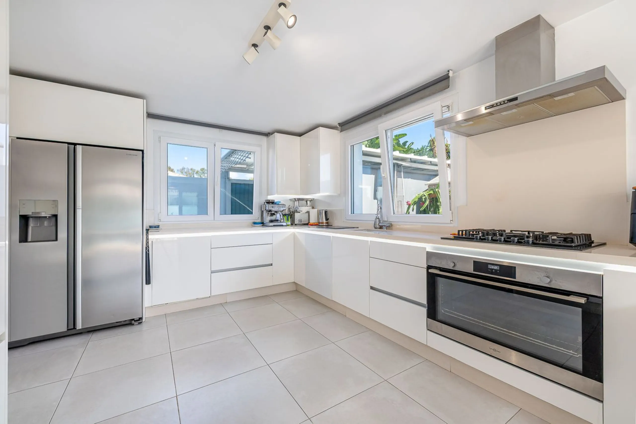 Stunning 3-Bedroom Villa with Sea Views in Costalita, Marbella