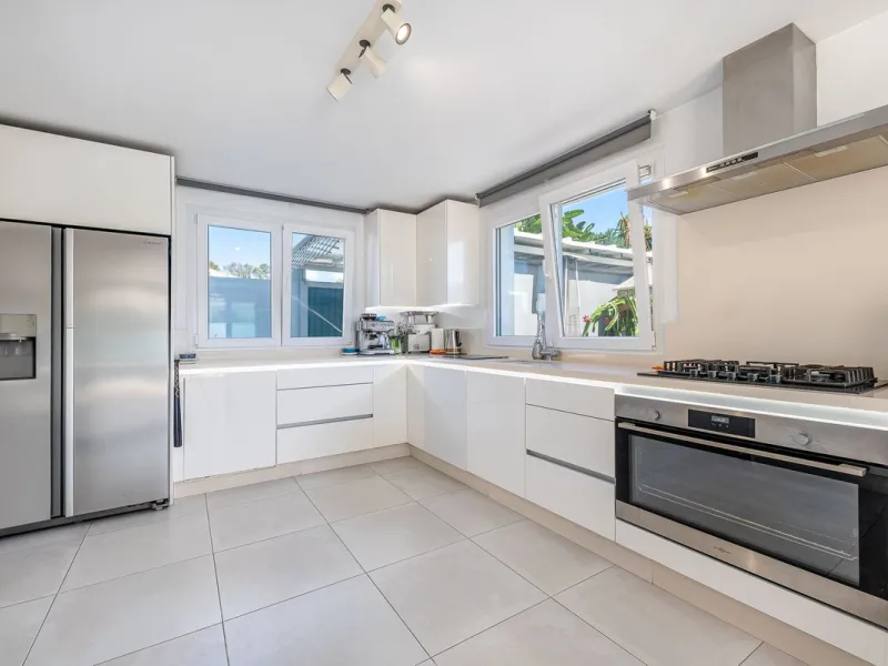 Stunning 3-Bedroom Villa with Sea Views in Costalita, Marbella
