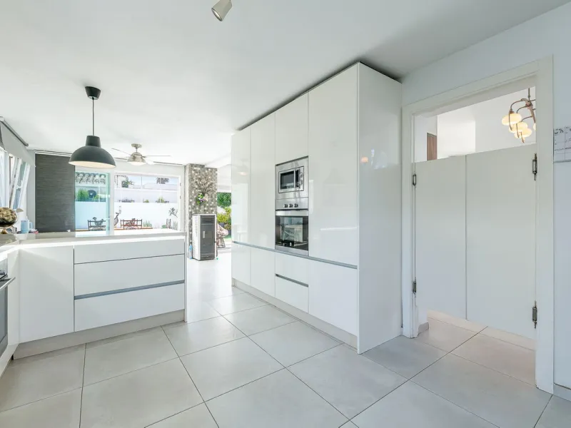 Stunning 3-Bedroom Villa with Sea Views in Costalita, Marbella