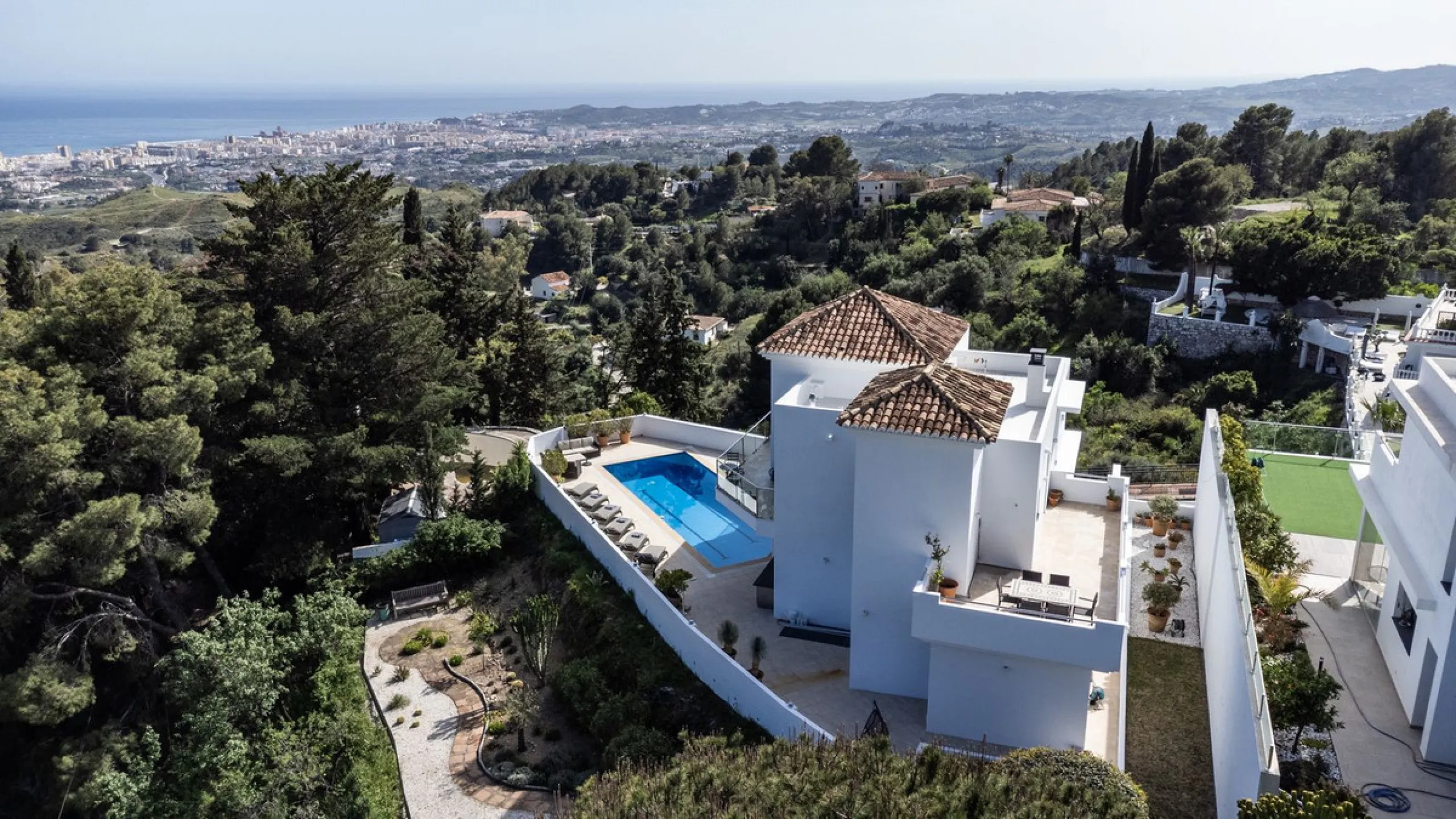 House - Detached Villa в продаже в Mijas, Málaga. В доме 3 спален и 4 ванных комнат. Площадь дома 318 м²