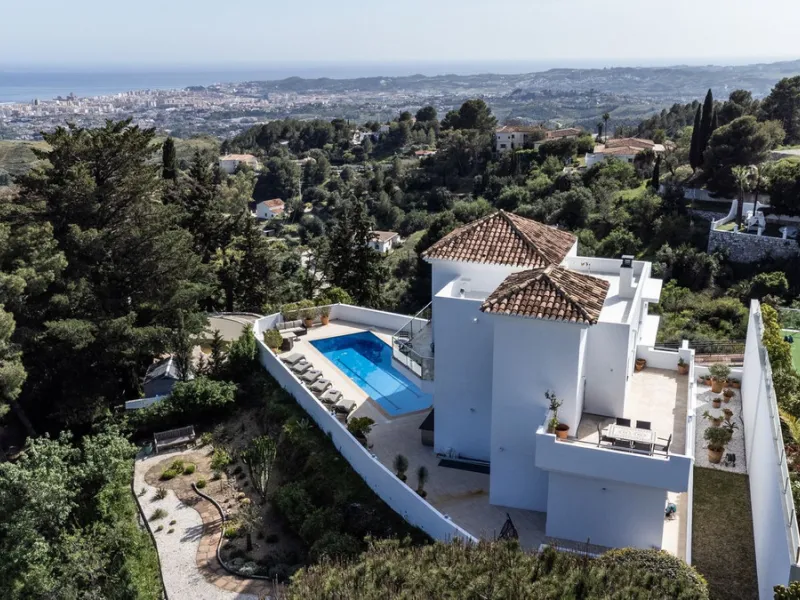 House - Detached Villa в продаже в Mijas, Málaga. В доме 3 спален и 4 ванных комнат. Площадь дома 318 м²