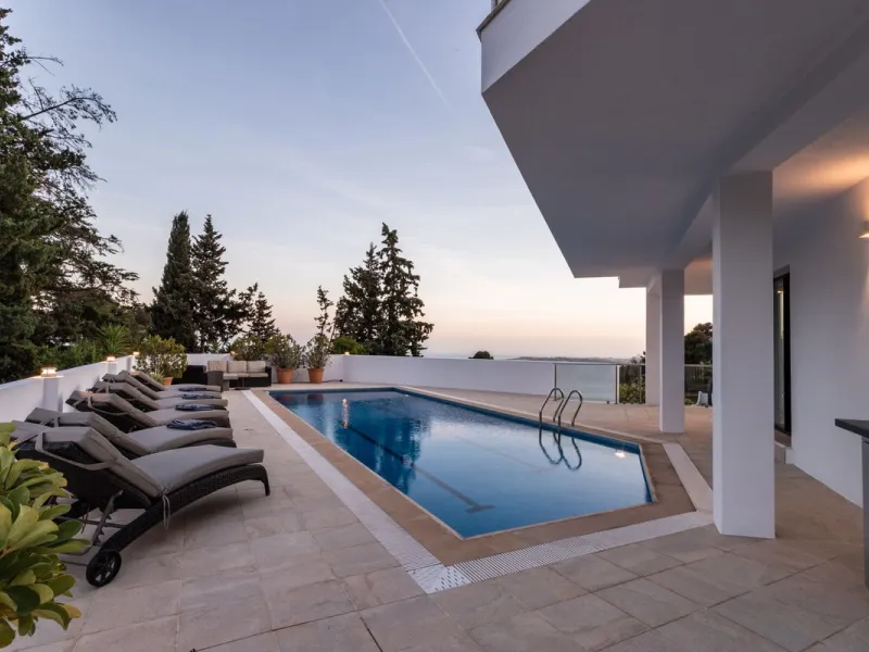House - Detached Villa в продаже в Mijas, Málaga. В доме 3 спален и 4 ванных комнат. Площадь дома 318 м²