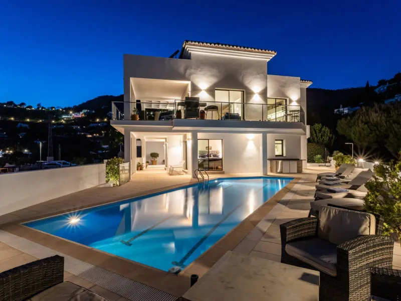 House - Detached Villa в продаже в Mijas, Málaga. В доме 3 спален и 4 ванных комнат. Площадь дома 318 м²
