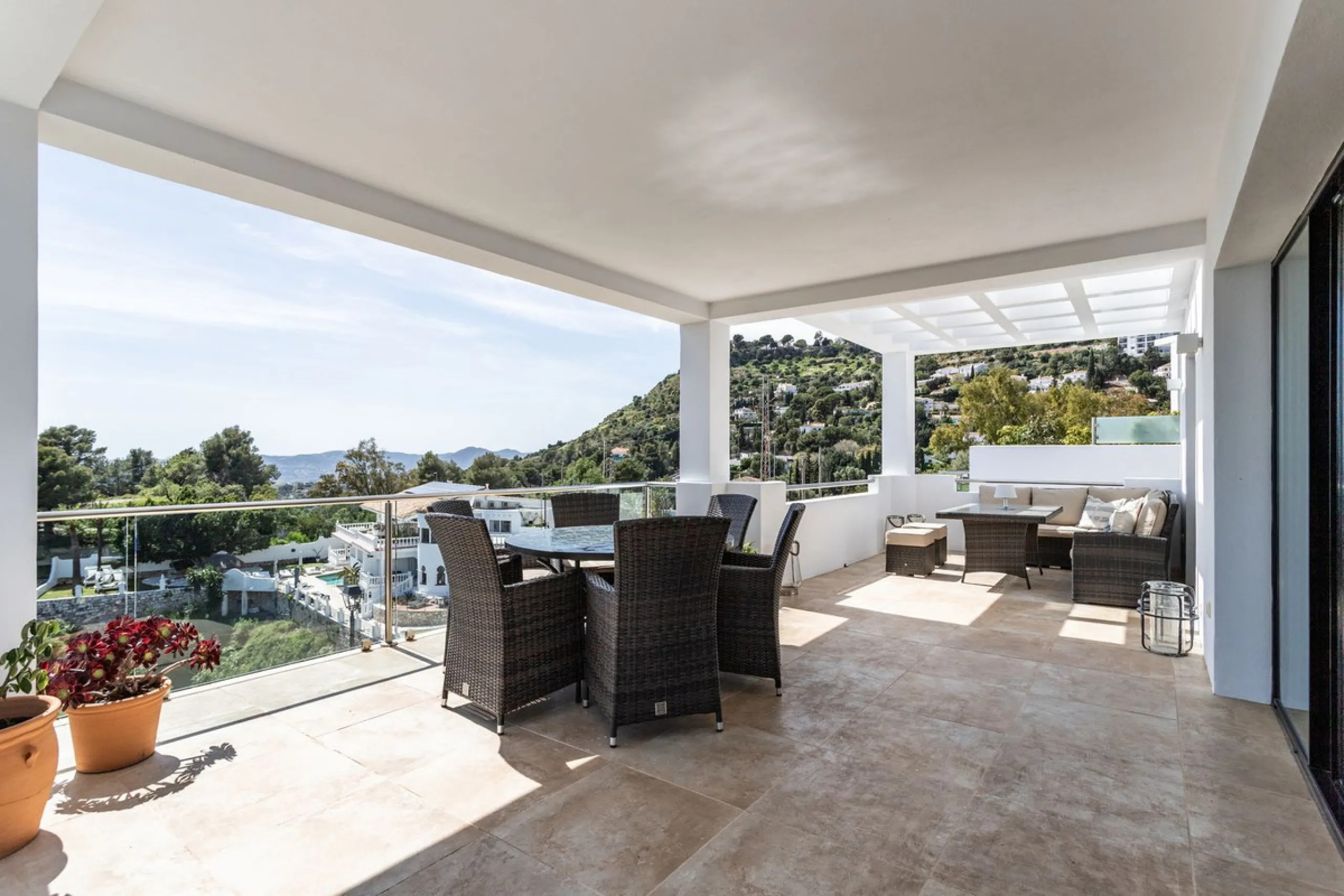 House - Detached Villa в продаже в Mijas, Málaga. В доме 3 спален и 4 ванных комнат. Площадь дома 318 м²