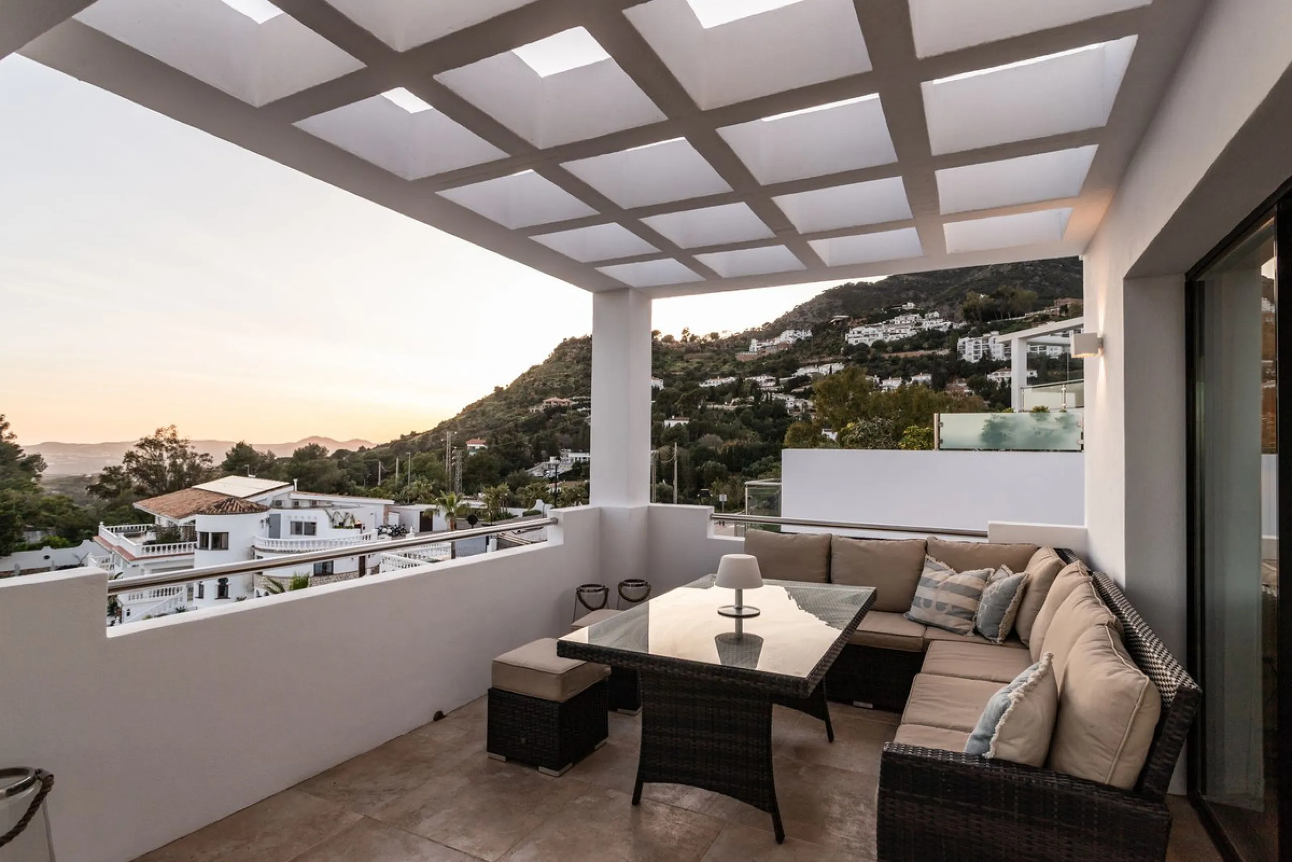 House - Detached Villa в продаже в Mijas, Málaga. В доме 3 спален и 4 ванных комнат. Площадь дома 318 м²