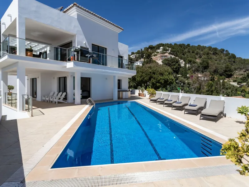 House - Detached Villa в продаже в Mijas, Málaga. В доме 3 спален и 4 ванных комнат. Площадь дома 318 м²