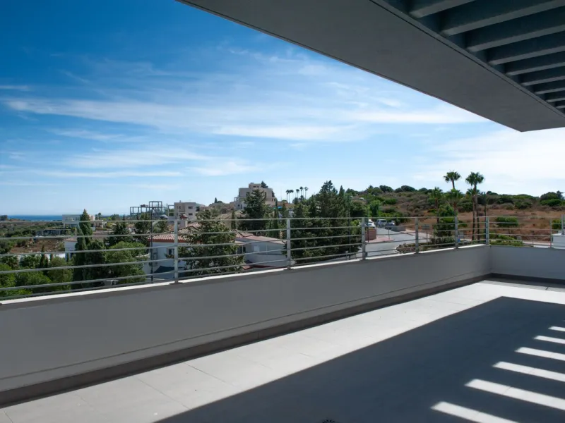 Move-in ready, brand new, modern, top-floor apartment for sale in a golf urbanization near Estepona town