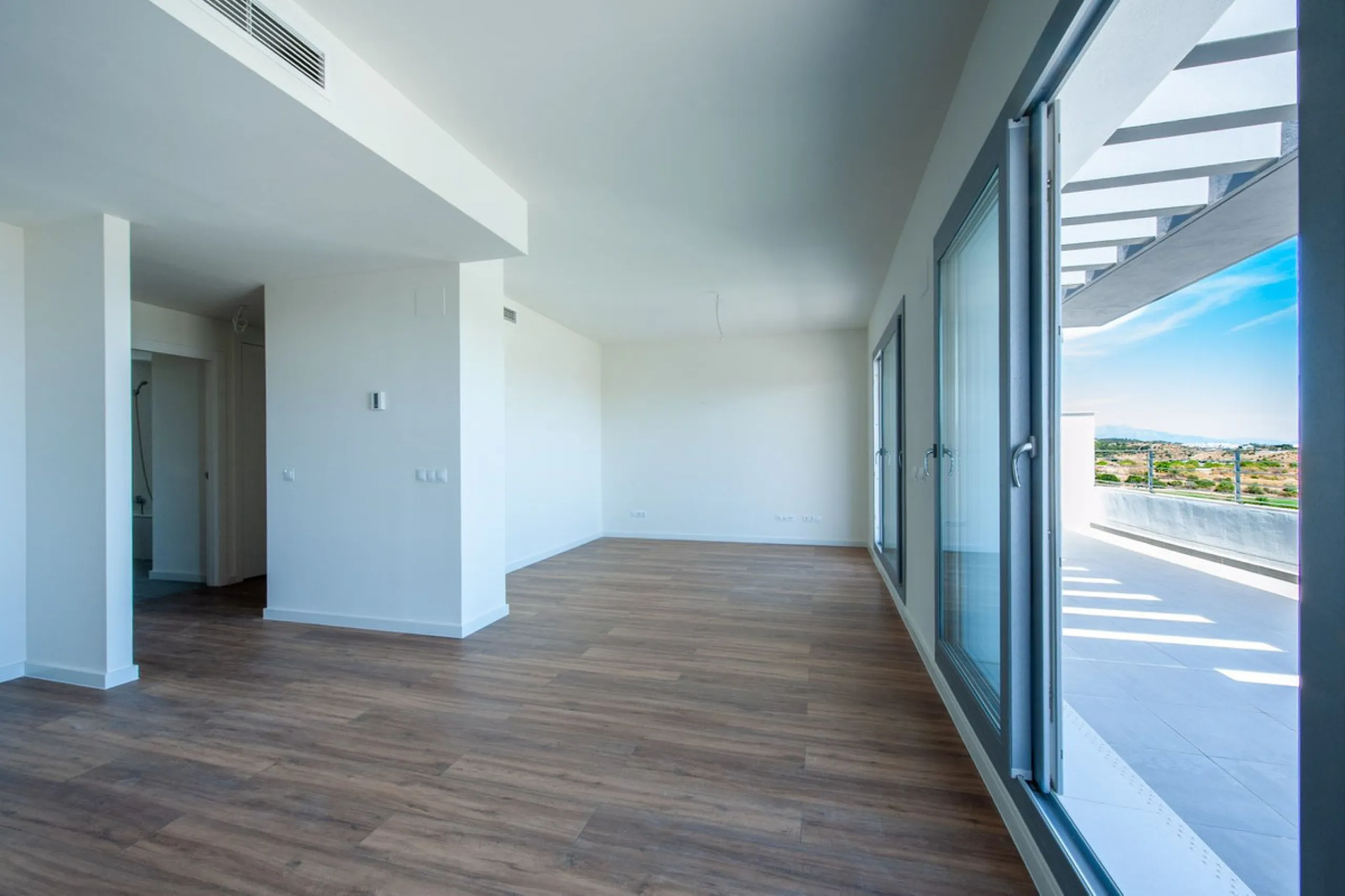 Move-in ready, brand new, modern, top-floor apartment for sale in a golf urbanization near Estepona town