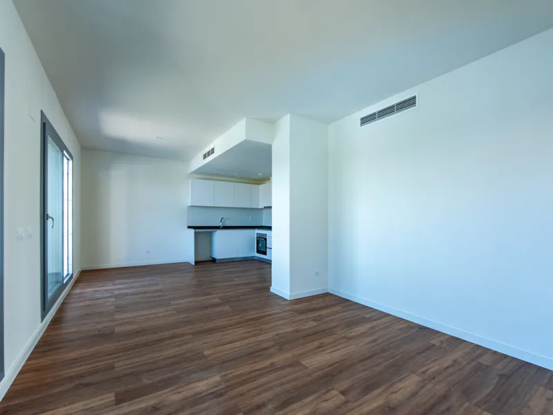 Move-in ready, brand new, modern, top-floor apartment for sale in a golf urbanization near Estepona town