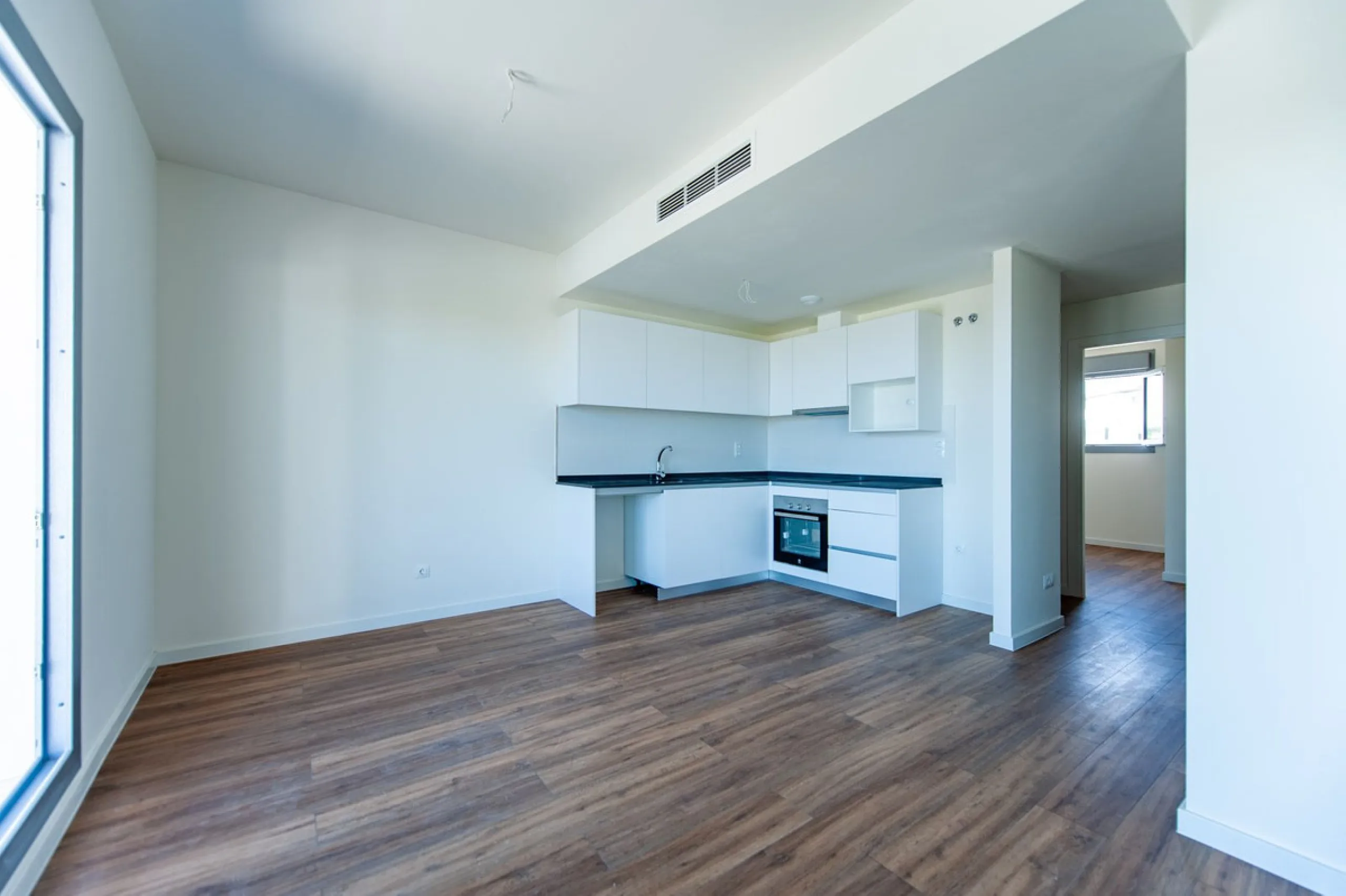 Move-in ready, brand new, modern, top-floor apartment for sale in a golf urbanization near Estepona town