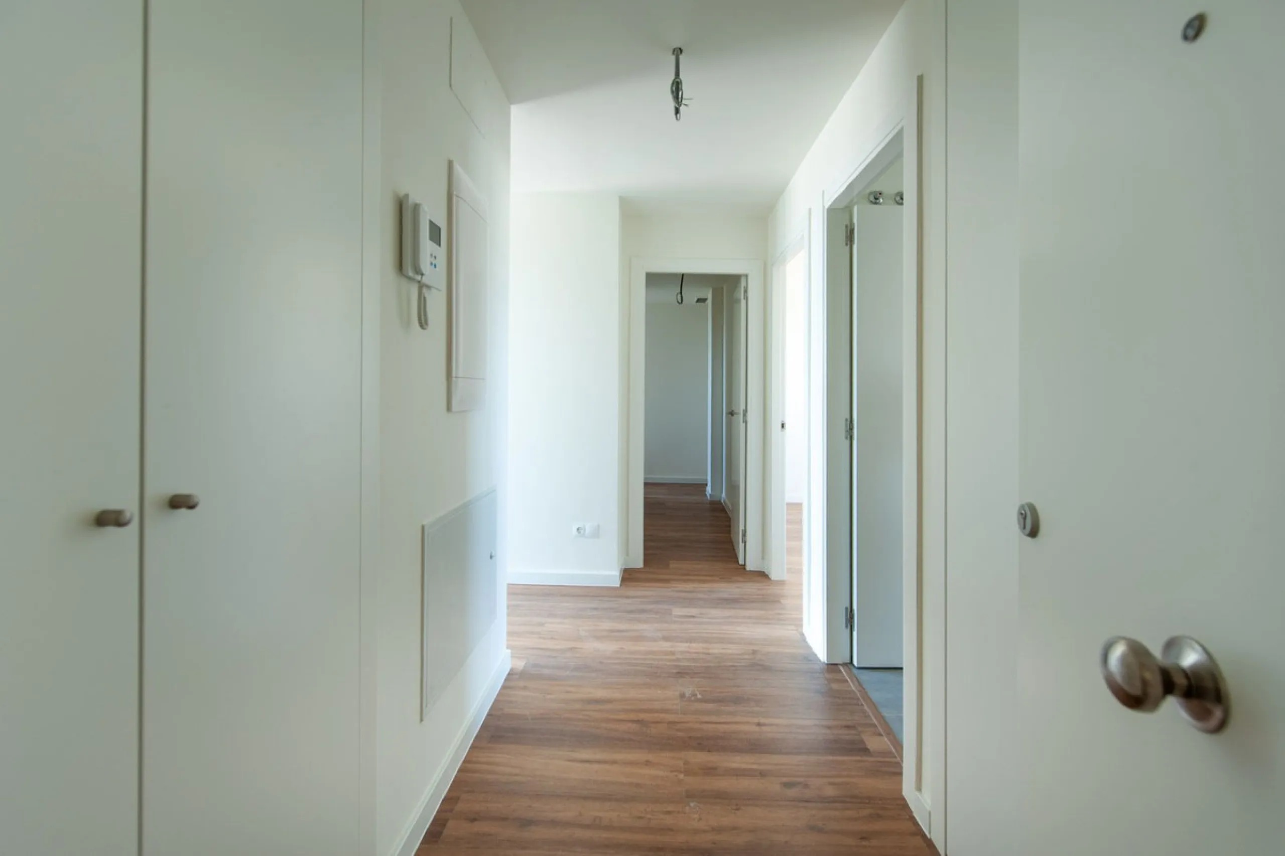 Move-in ready, brand new, modern, top-floor apartment for sale in a golf urbanization near Estepona town