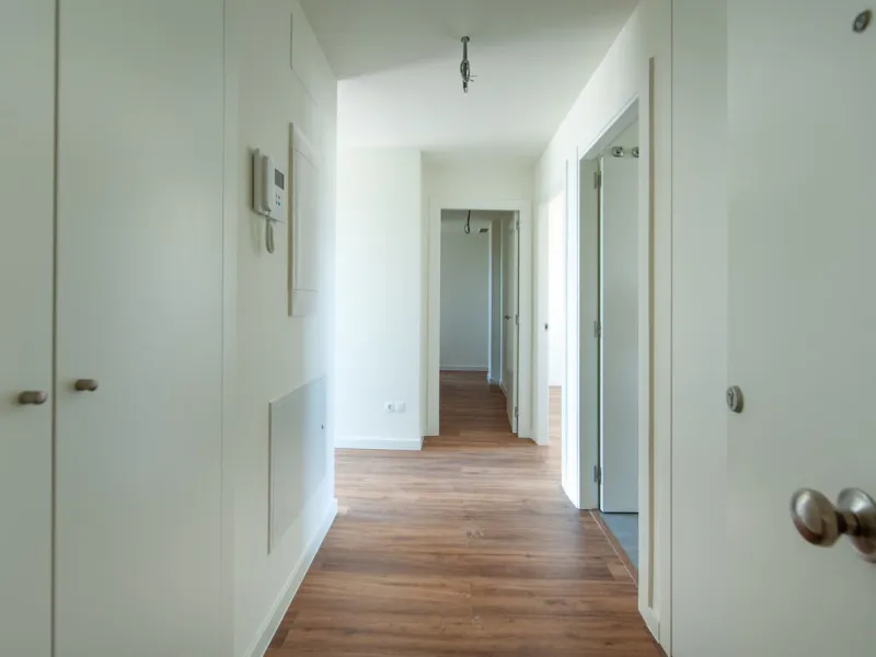 Move-in ready, brand new, modern, top-floor apartment for sale in a golf urbanization near Estepona town