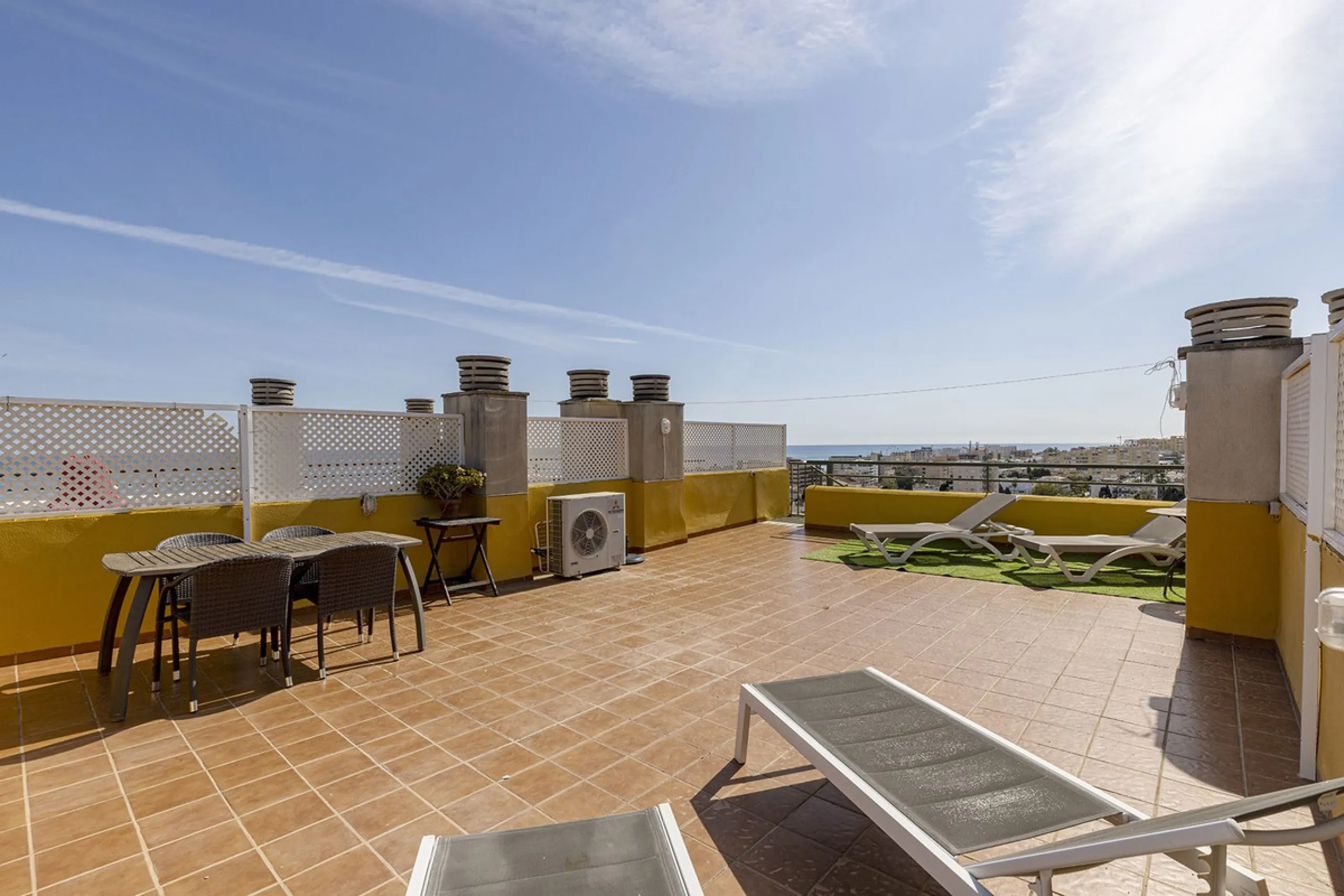 A beautiful South West facing penthouse with a roof terrace, amazing views, walking distance to public transport and local amenities, underground parking, a storage room and on a community which allows short term rentals (subject to the new buyer going th