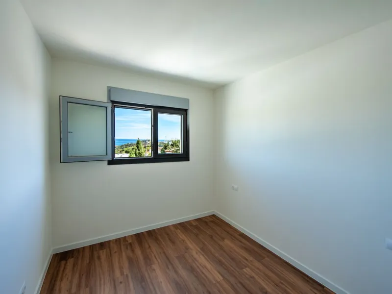 Move-in ready, brand new, modern, top-floor apartment for sale in a golf urbanization near Estepona town