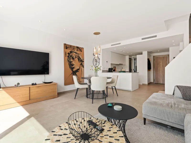 This modern townhouse is located in the newly constructed development, nestled within the renowned Estepona Golf area. The property enjoys a prime location, just a short drive from the beach, shopping, dining, and various amenities, making it ideal for pe