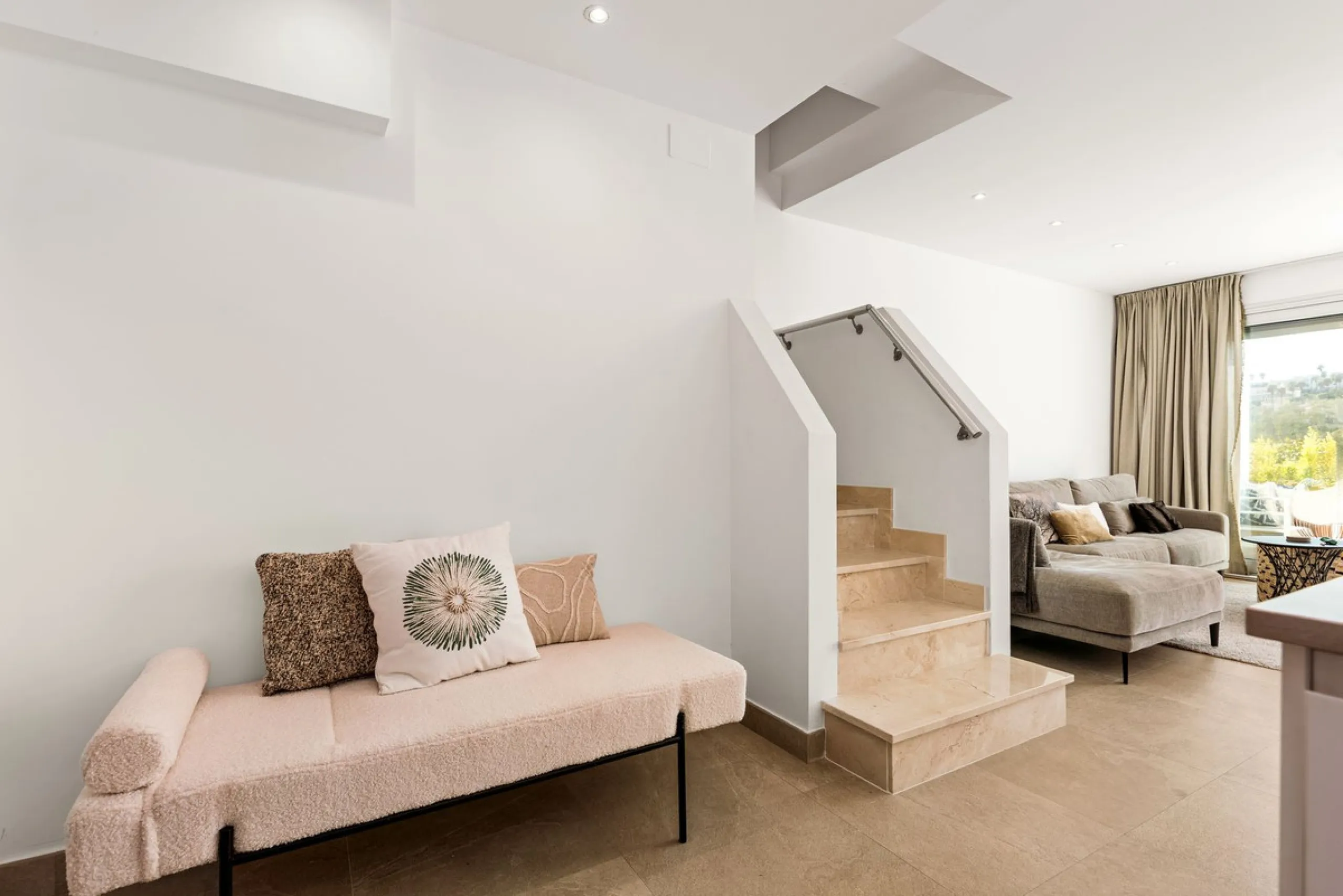 This modern townhouse is located in the newly constructed development, nestled within the renowned Estepona Golf area. The property enjoys a prime location, just a short drive from the beach, shopping, dining, and various amenities, making it ideal for pe