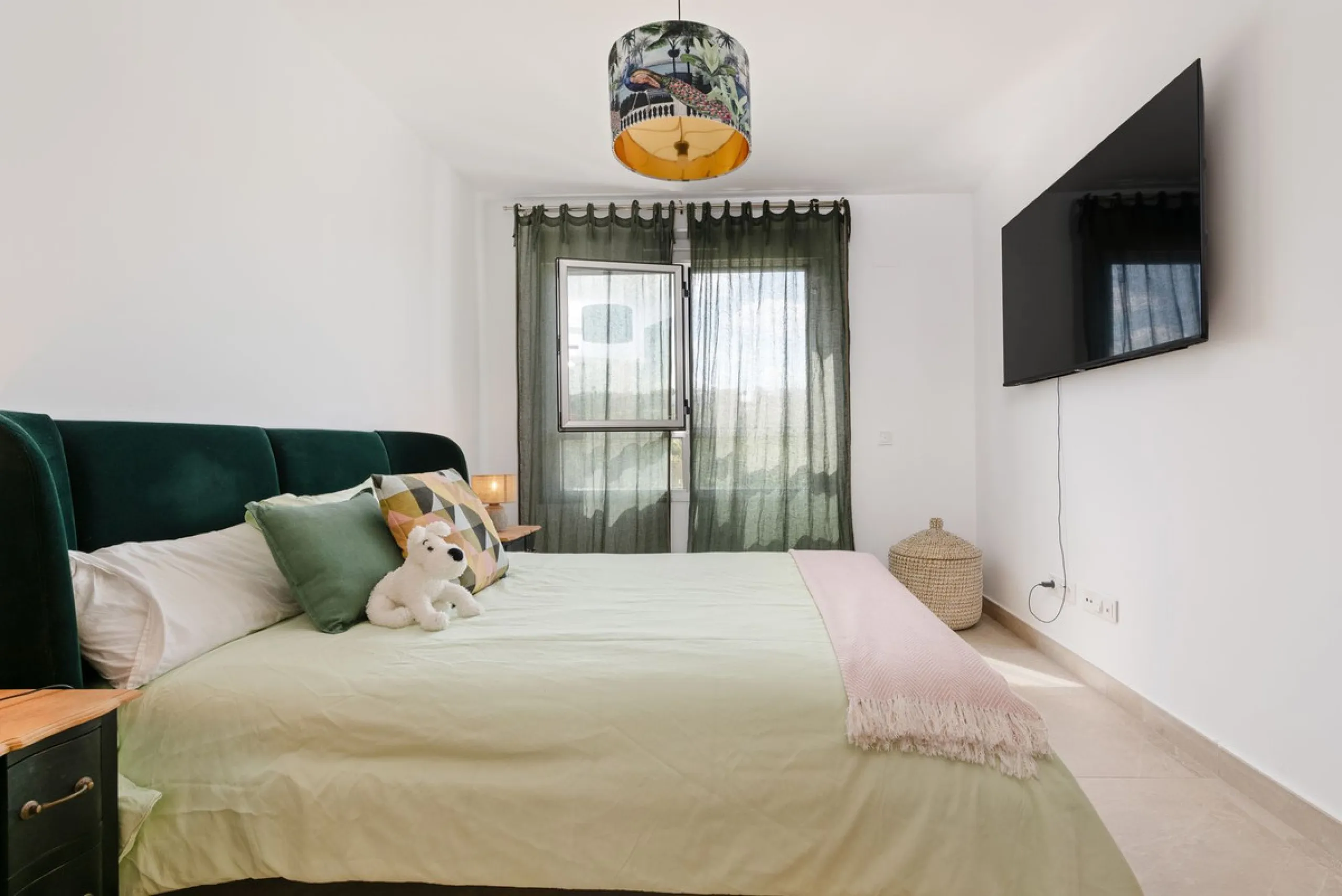 This modern townhouse is located in the newly constructed development, nestled within the renowned Estepona Golf area. The property enjoys a prime location, just a short drive from the beach, shopping, dining, and various amenities, making it ideal for pe