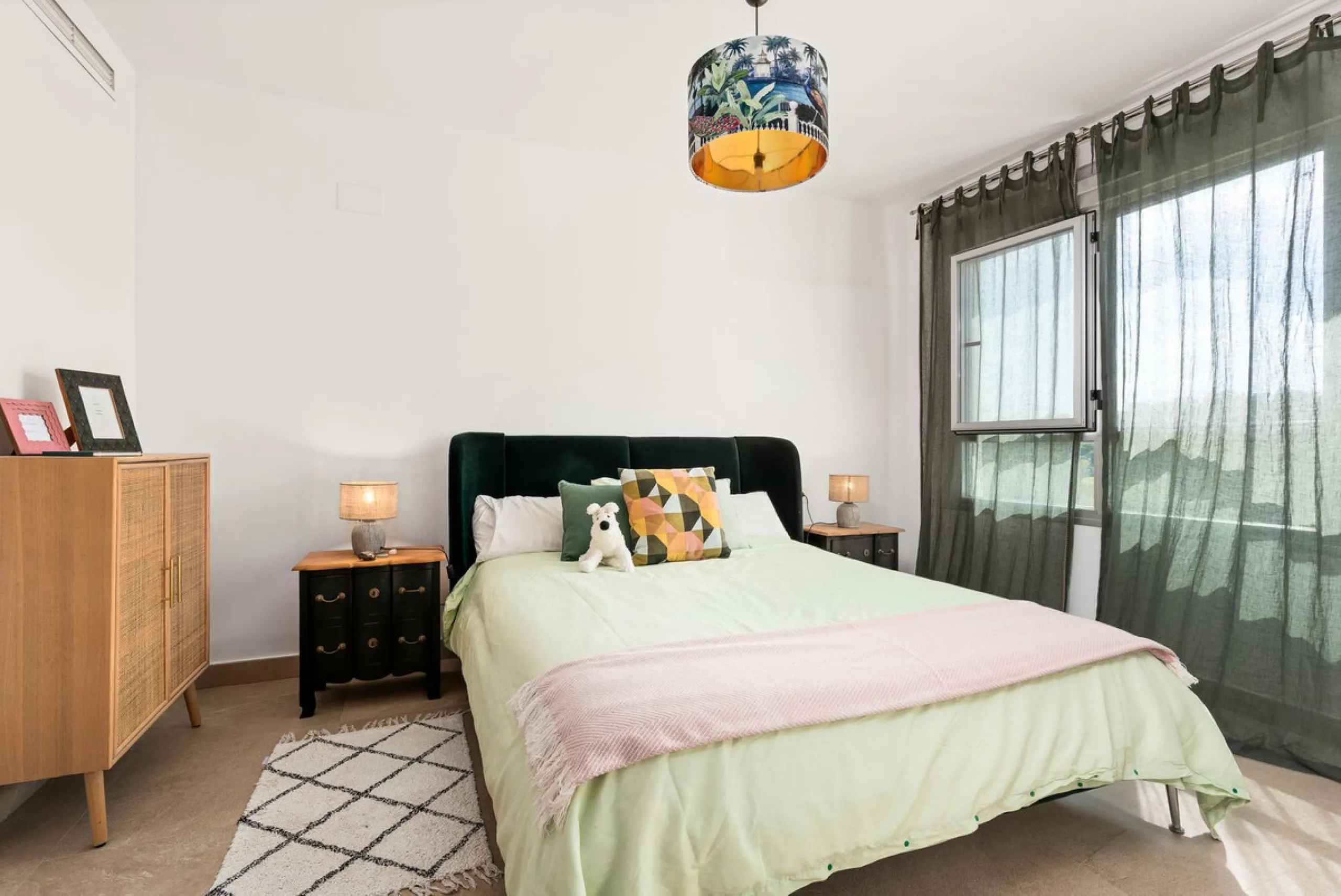 This modern townhouse is located in the newly constructed development, nestled within the renowned Estepona Golf area. The property enjoys a prime location, just a short drive from the beach, shopping, dining, and various amenities, making it ideal for pe