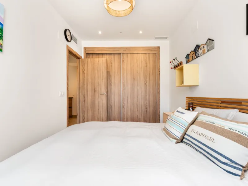This modern townhouse is located in the newly constructed development, nestled within the renowned Estepona Golf area. The property enjoys a prime location, just a short drive from the beach, shopping, dining, and various amenities, making it ideal for pe