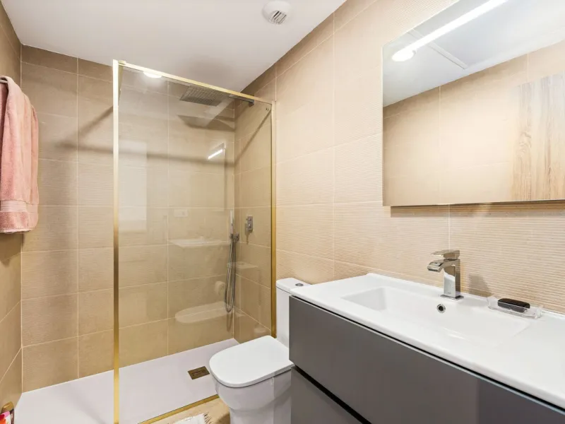 This modern townhouse is located in the newly constructed development, nestled within the renowned Estepona Golf area. The property enjoys a prime location, just a short drive from the beach, shopping, dining, and various amenities, making it ideal for pe