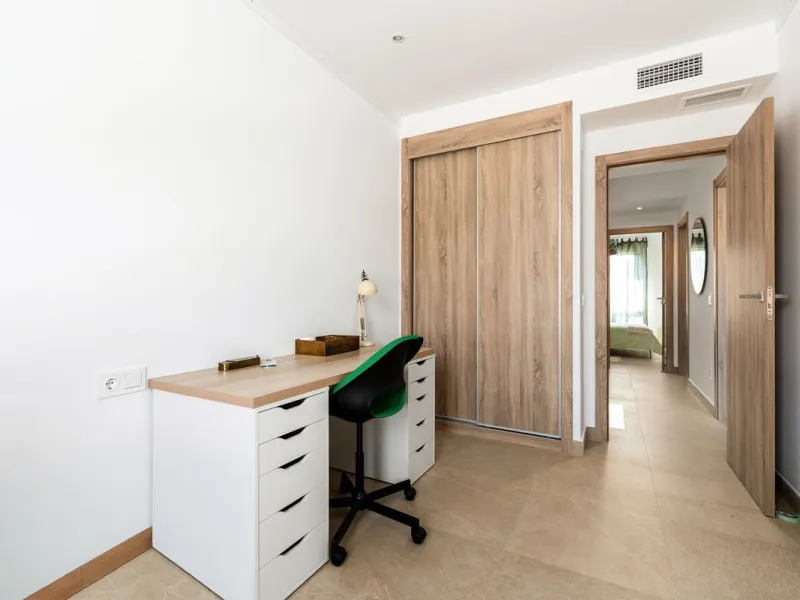 This modern townhouse is located in the newly constructed development, nestled within the renowned Estepona Golf area. The property enjoys a prime location, just a short drive from the beach, shopping, dining, and various amenities, making it ideal for pe