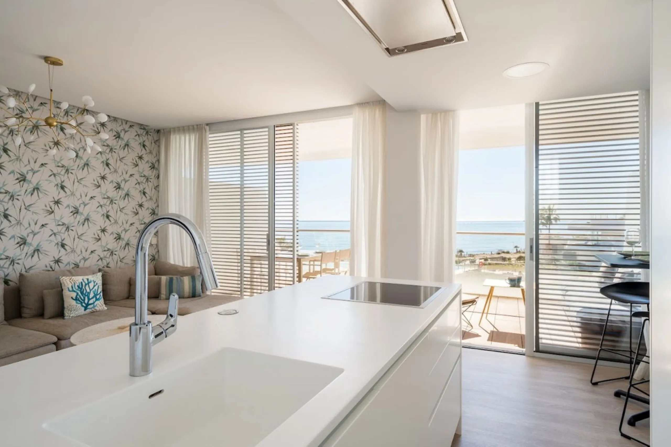 You want to hear the sound of the sea!