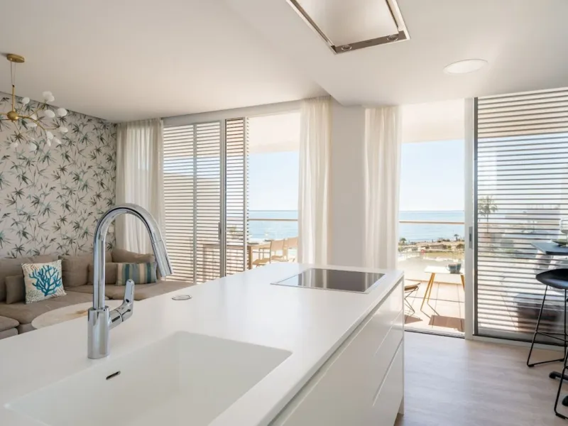 You want to hear the sound of the sea!