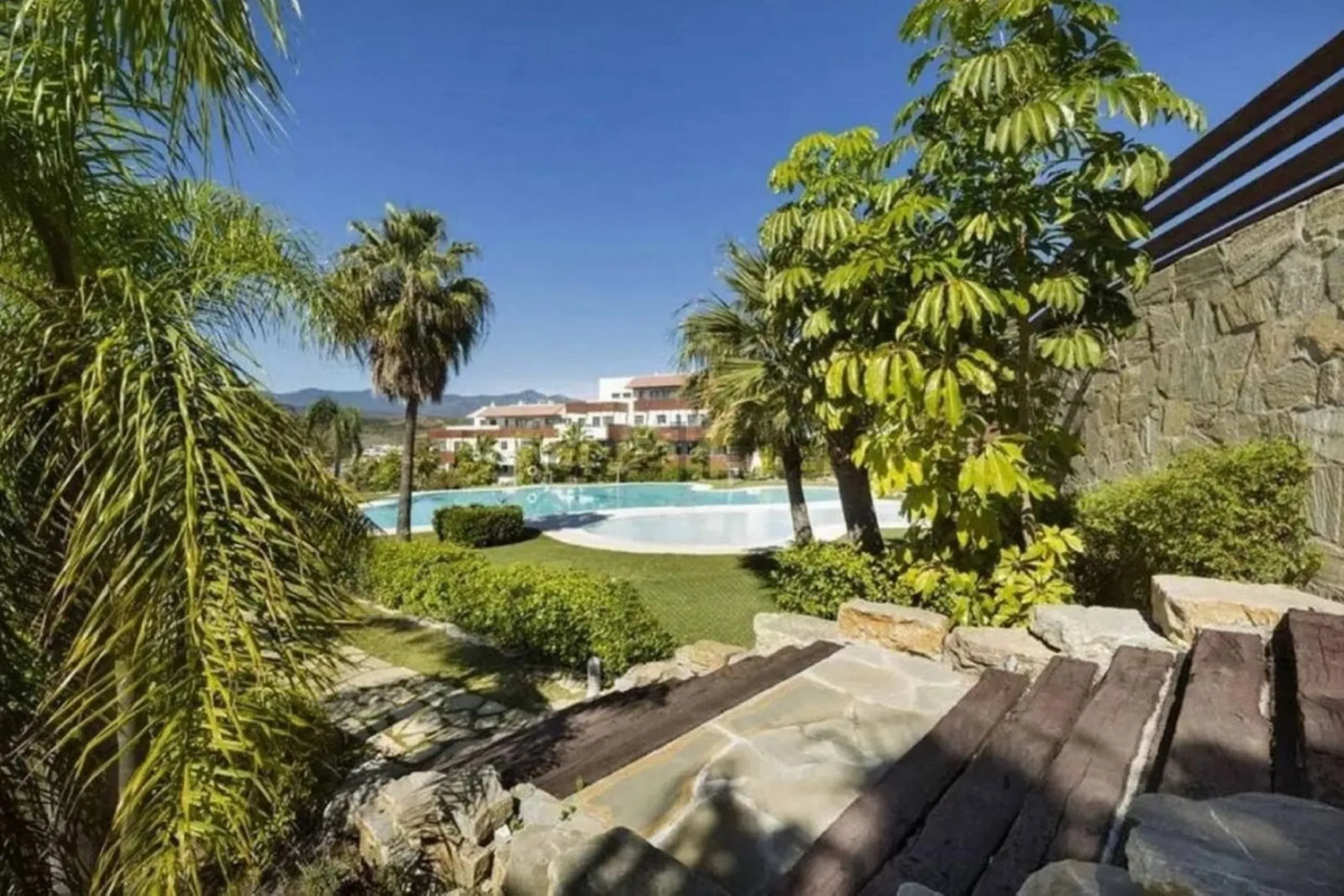 Elegance, Profitability & Prime Location – Apartment in Los Flamingos Golf Resort
