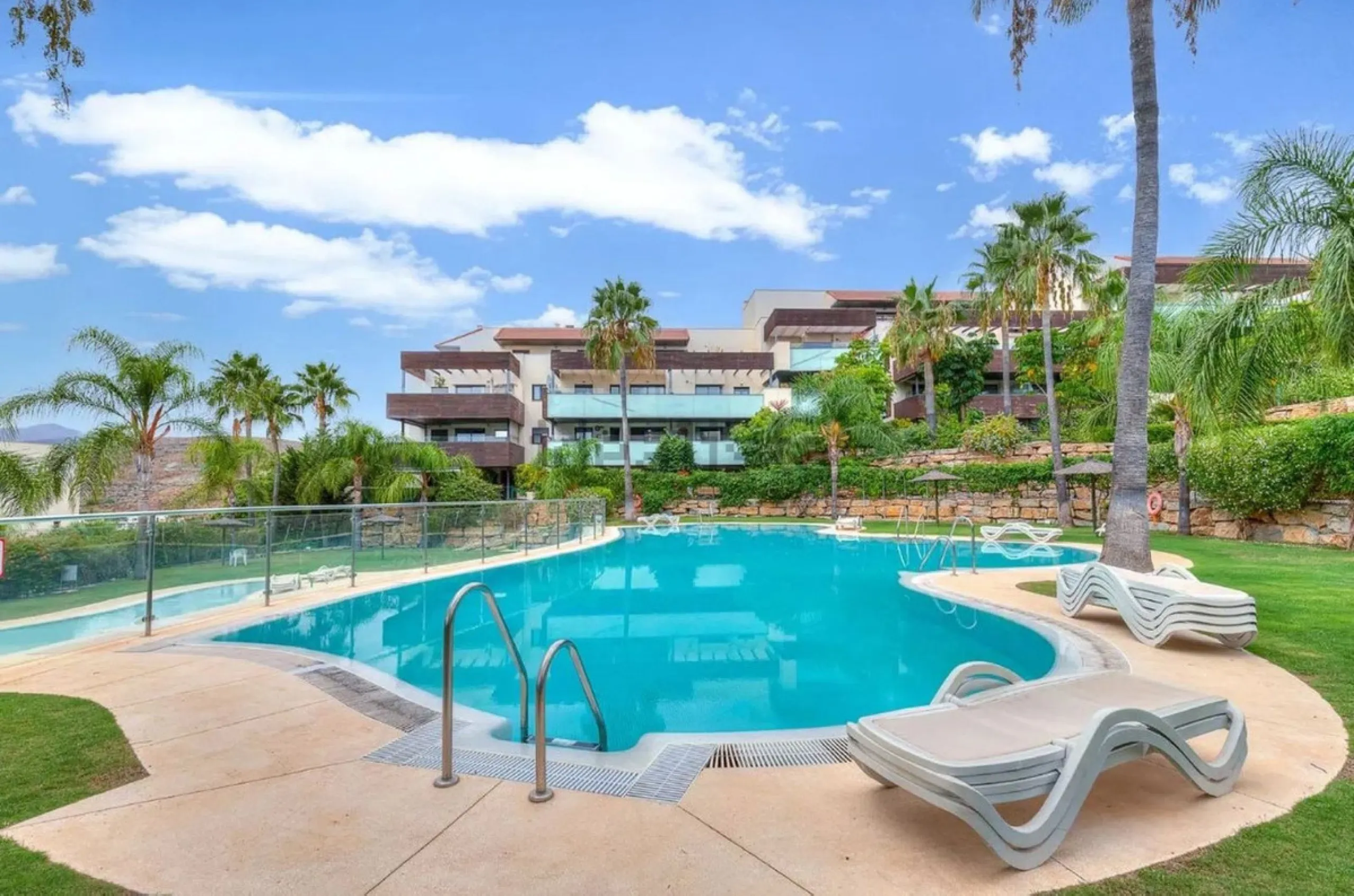 Elegance, Profitability & Prime Location – Apartment in Los Flamingos Golf Resort