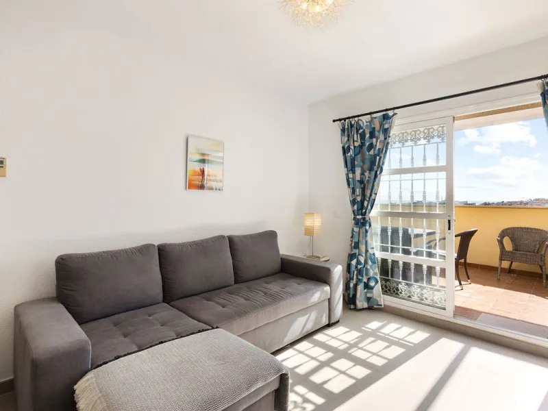 A beautiful South West facing penthouse with a roof terrace, amazing views, walking distance to public transport and local amenities, underground parking, a storage room and on a community which allows short term rentals (subject to the new buyer going th