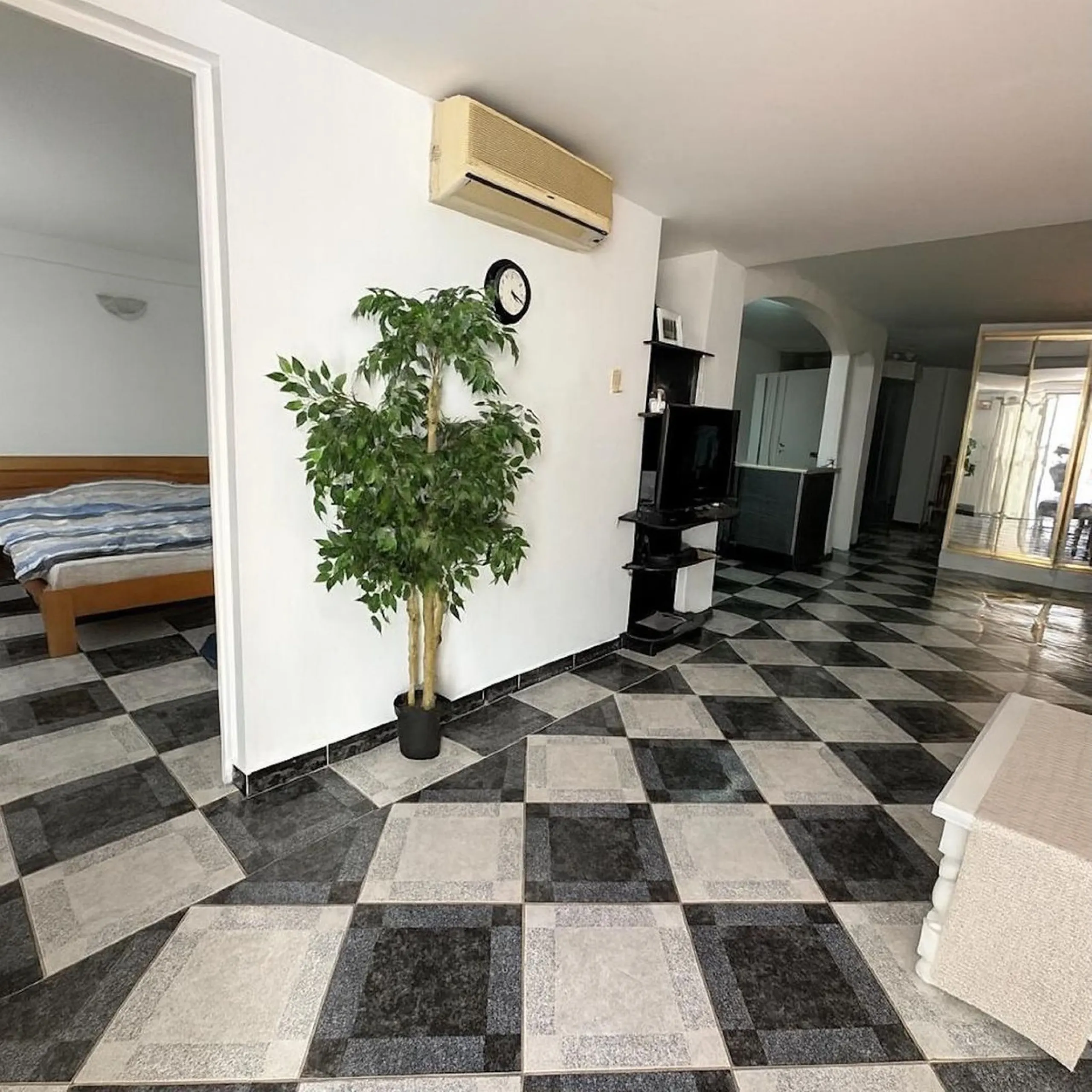 FRONTLINE BEACHFRONT APARTMENT IN SITIO DE CALAHONDA ! IDEAL INVESTMENT OPPORTUNITY !