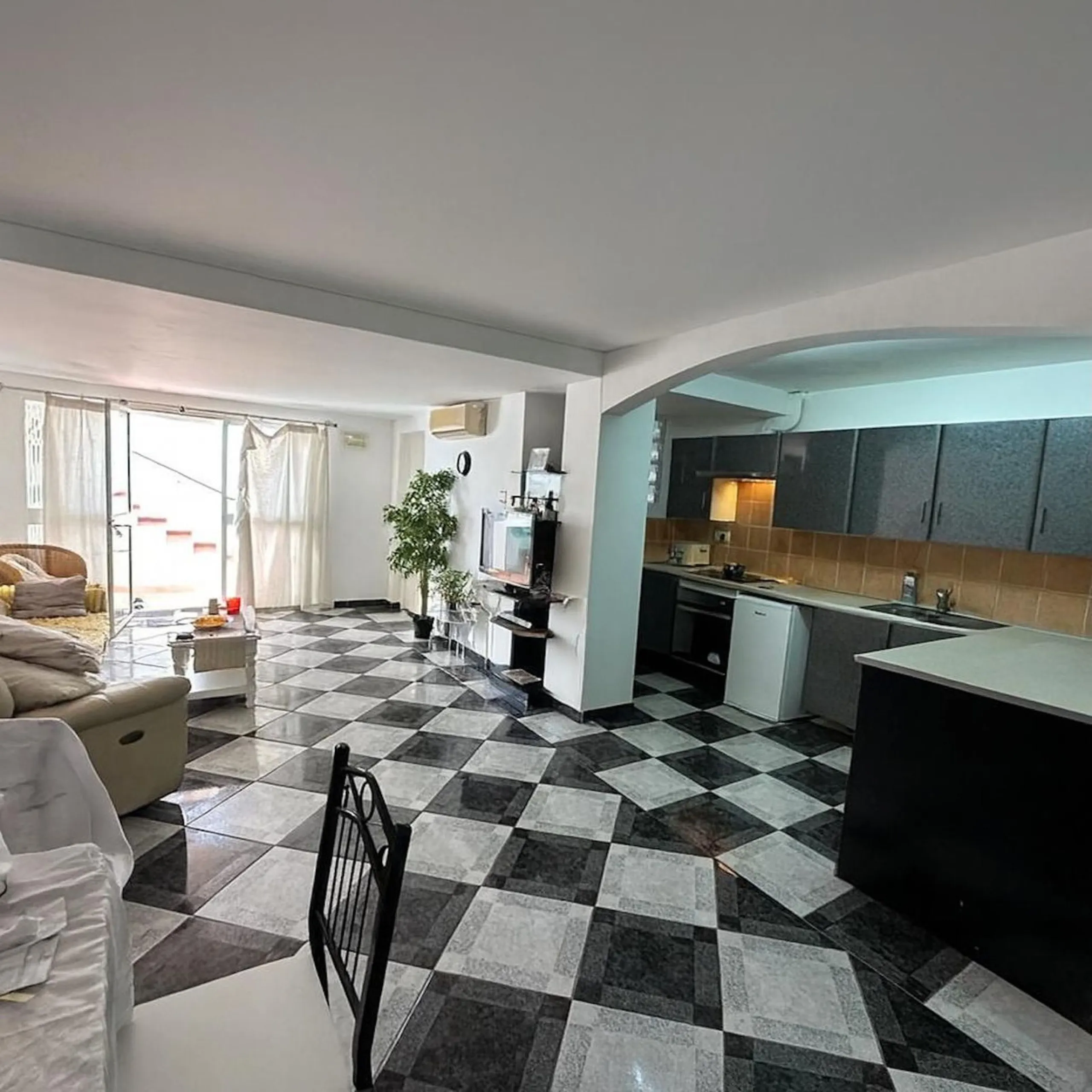 FRONTLINE BEACHFRONT APARTMENT IN SITIO DE CALAHONDA ! IDEAL INVESTMENT OPPORTUNITY !