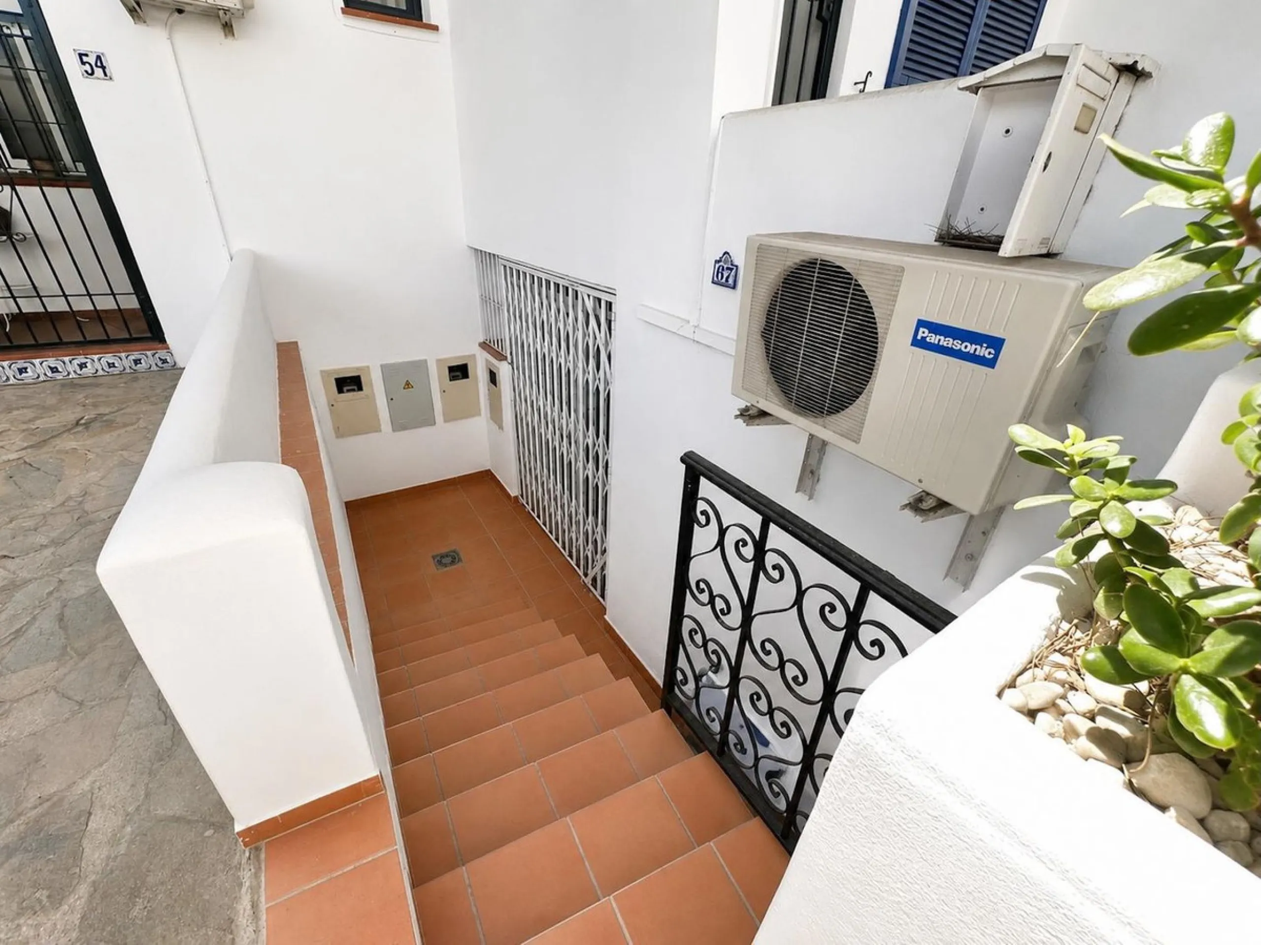 FRONTLINE BEACHFRONT APARTMENT IN SITIO DE CALAHONDA ! IDEAL INVESTMENT OPPORTUNITY !