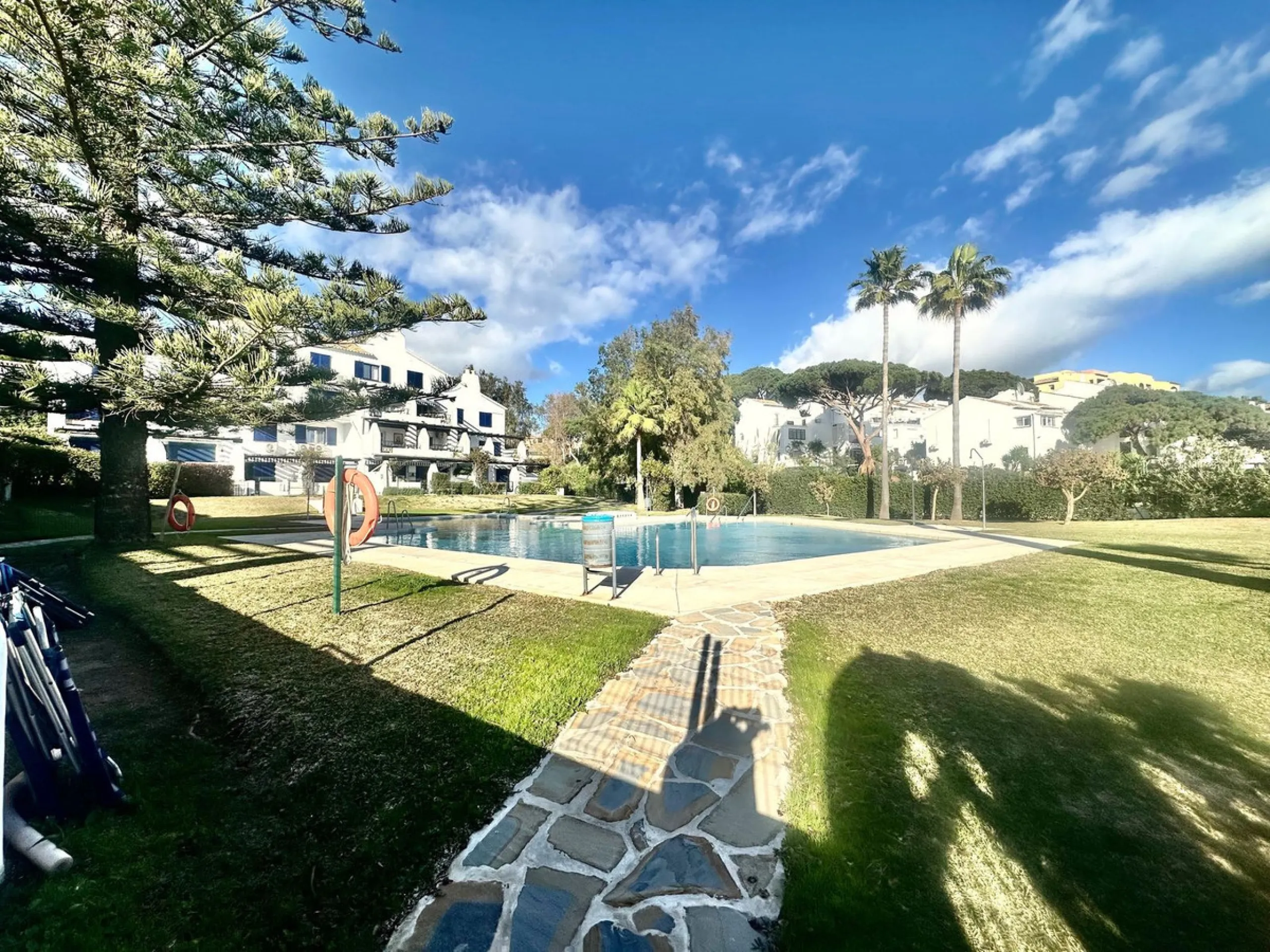 FRONTLINE BEACHFRONT APARTMENT IN SITIO DE CALAHONDA ! IDEAL INVESTMENT OPPORTUNITY !