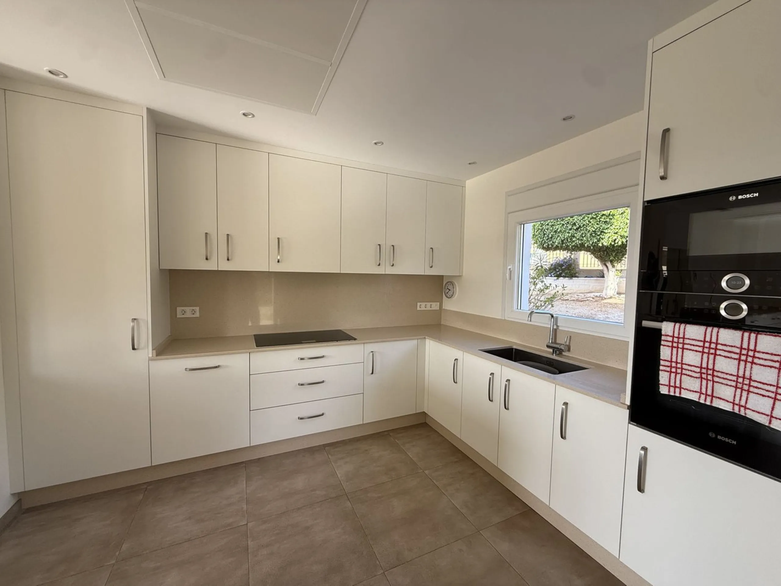 The house has been recently renovated throughout, in the main house you have 4 bedrooms, one bedroom is on the ground floor with a guest toilet, access to the main terrace from the bedroom, on the upper level you have three bedrooms, the largest of the be