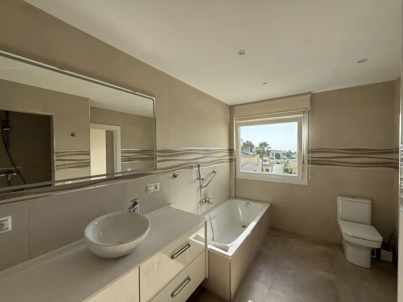 The house has been recently renovated throughout, in the main house you have 4 bedrooms, one bedroom is on the ground floor with a guest toilet, access to the main terrace from the bedroom, on the upper level you have three bedrooms, the largest of the be