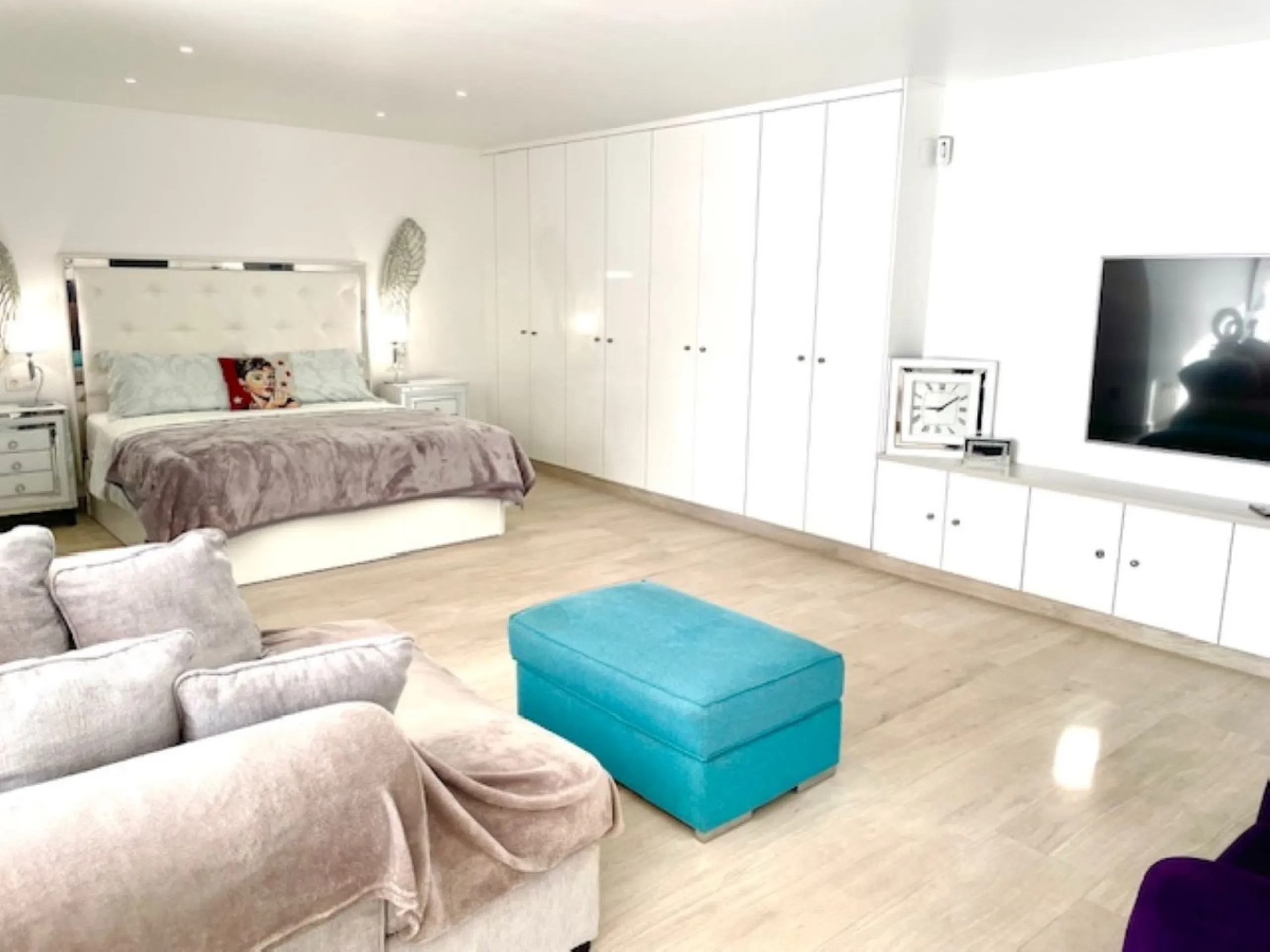 The house has been recently renovated throughout, in the main house you have 4 bedrooms, one bedroom is on the ground floor with a guest toilet, access to the main terrace from the bedroom, on the upper level you have three bedrooms, the largest of the be