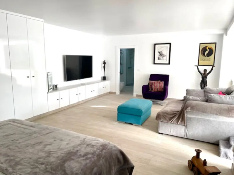 The house has been recently renovated throughout, in the main house you have 4 bedrooms, one bedroom is on the ground floor with a guest toilet, access to the main terrace from the bedroom, on the upper level you have three bedrooms, the largest of the be